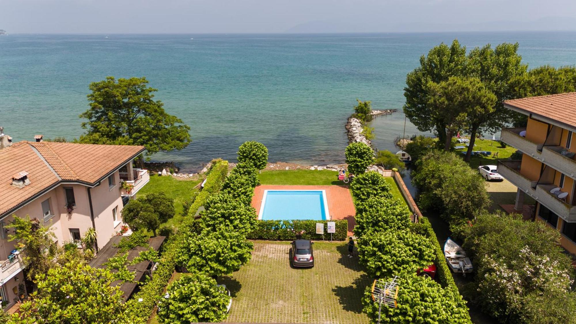 Incantevole Location Fronte Lago Sirmione Exterior photo