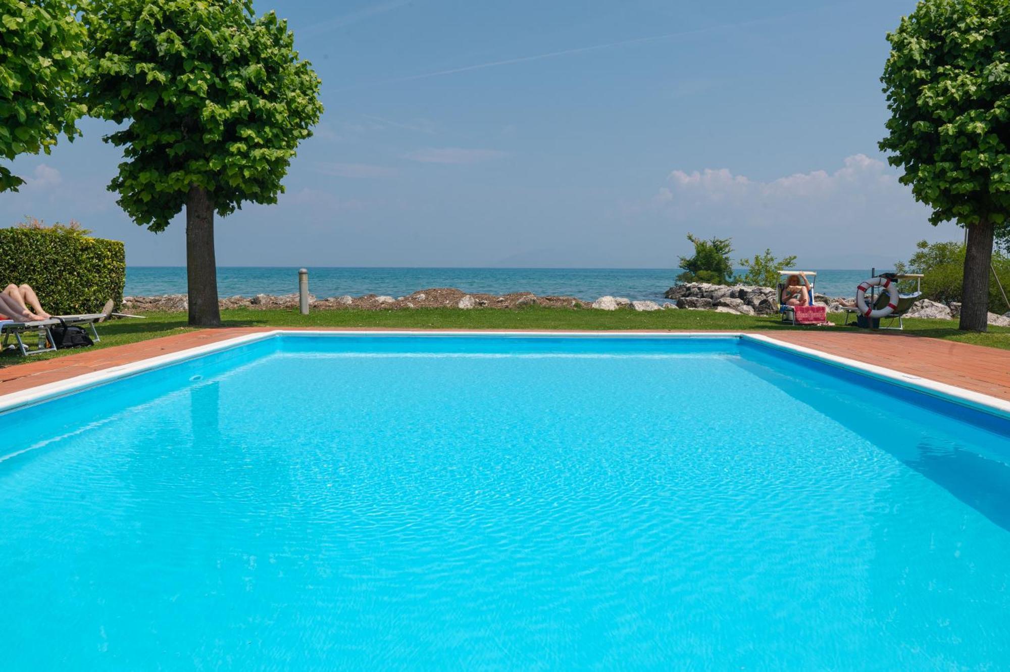 Incantevole Location Fronte Lago Sirmione Exterior photo