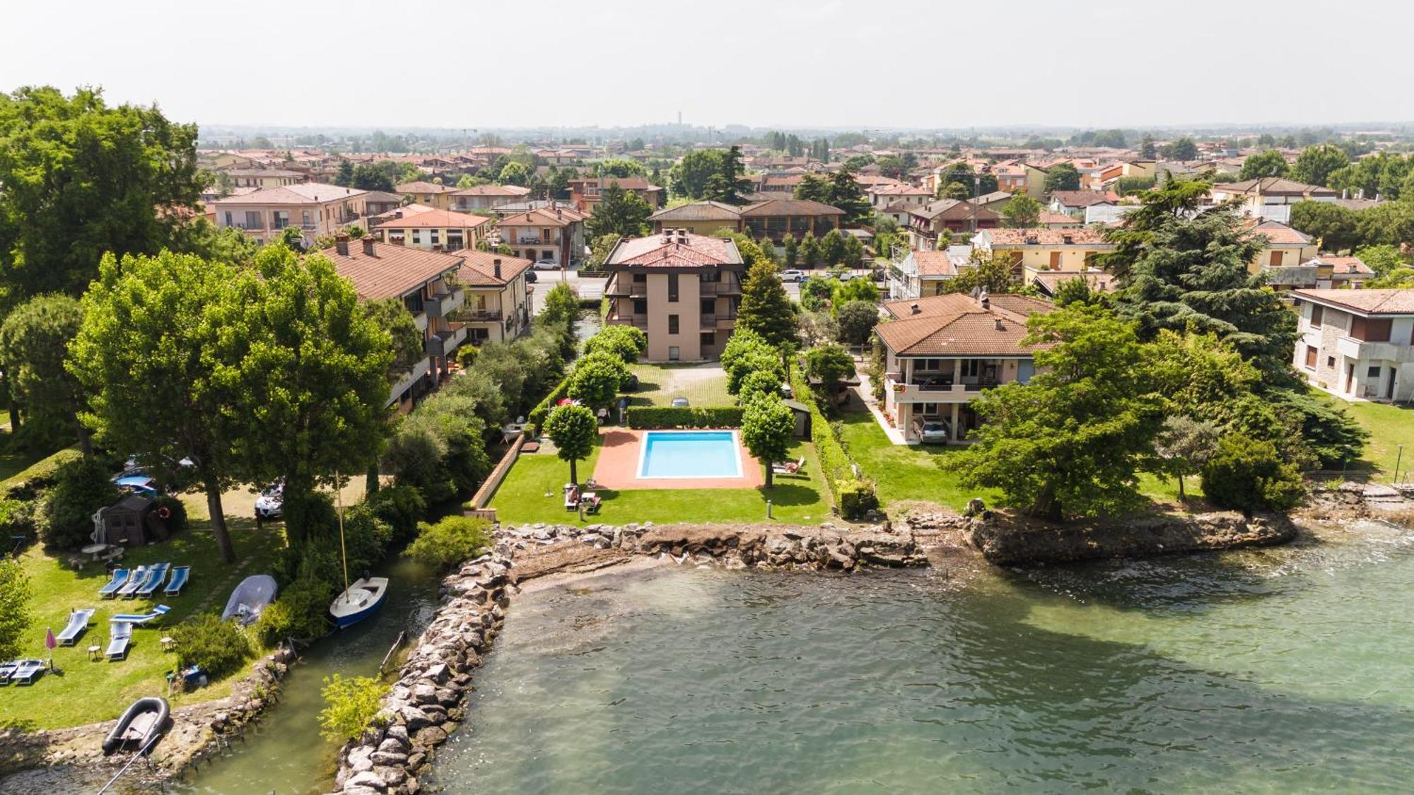 Incantevole Location Fronte Lago Sirmione Exterior photo
